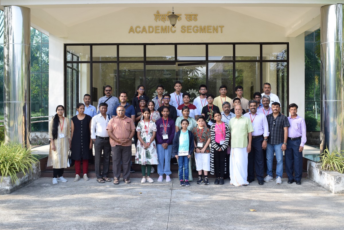 The winners (Sastra Pratibhas) of Vidhyarthi Vigyan Manthan, organized ...